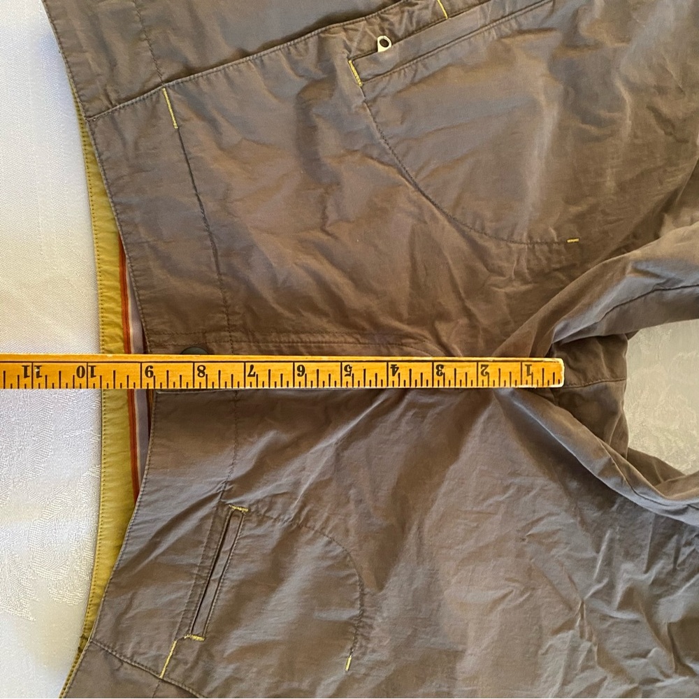 REI Woman’s Tan Cargo Shorts size 8 - Picture 7 of 8